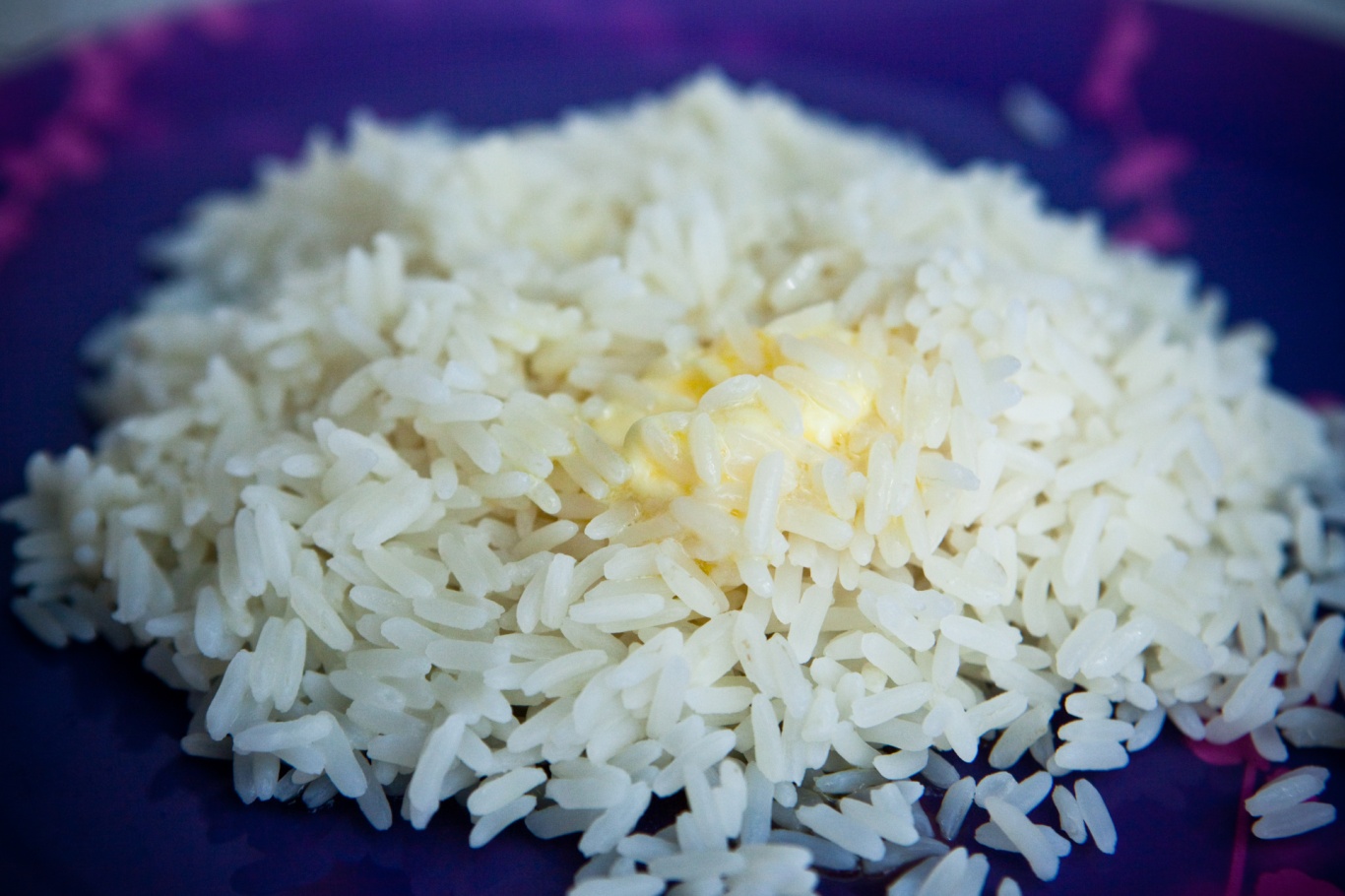 Рис с подсолнечным маслом. Рассыпчатый гарнирный рис. Рис отварной рассыпчатый. Вареный рассыпчатый рис. Рис рассыпчатый на гарнир.